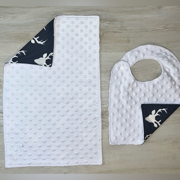 NEW Dreaming of a Buck - Handmade Gift Set - Baby Toddler Adjustable Bib & Burp - Picture 4 of 6